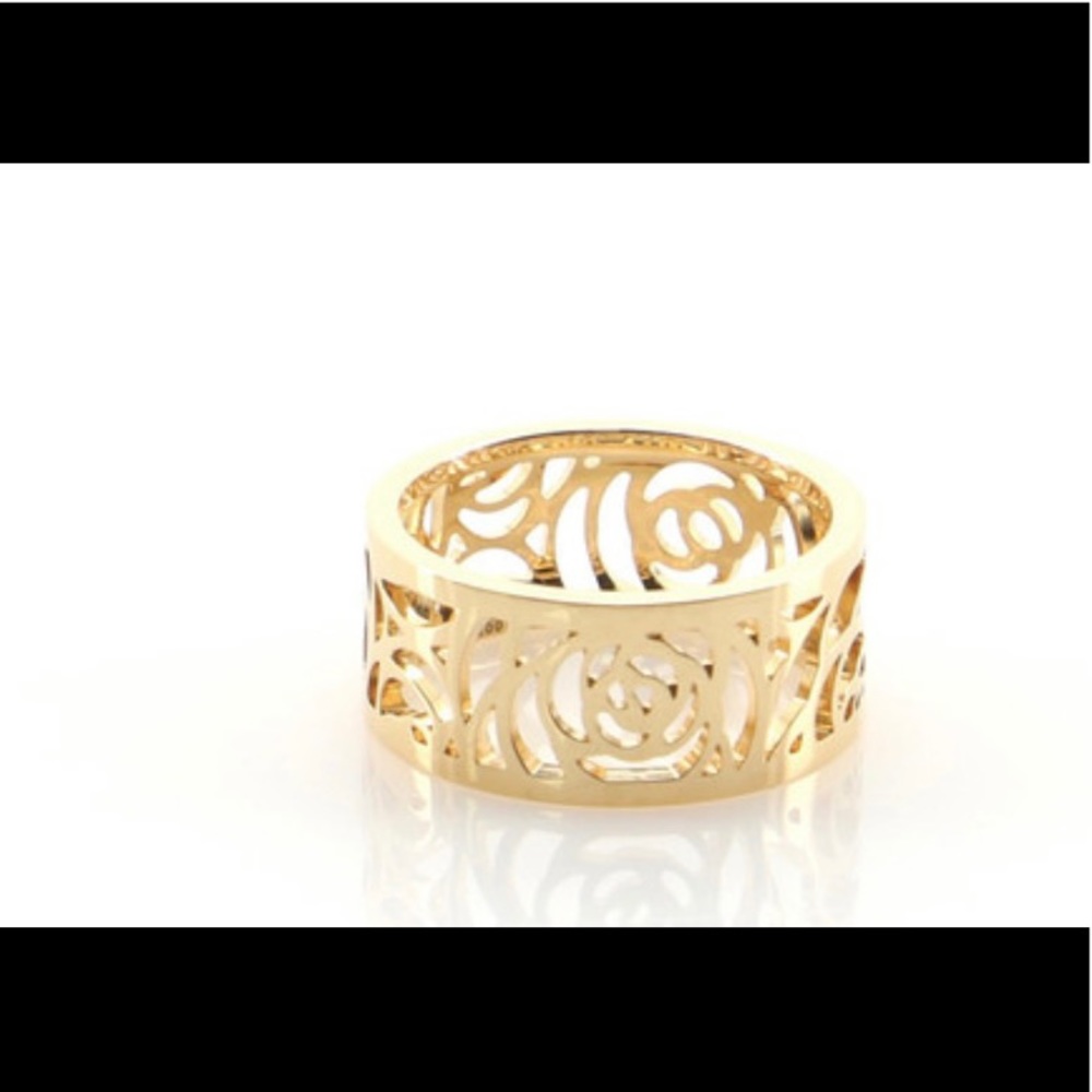 Chanel Camelia Ajoure Band Ring 18k Yellow Gold
